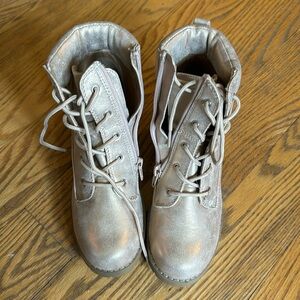 NWOT Dolce Vita // Kids Size 3 Rose Gold